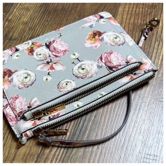 NWOT Love & Lore Floral Wristlet - Picture 4 of 7
